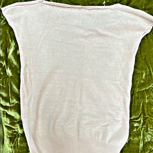 Sleeveless Sweater w. Cutest Flower🌸 - Picture 3 of 3